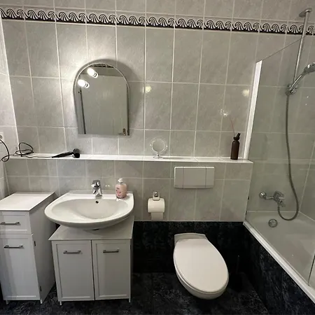 Gemuetliche Mit Balkon Nahe Der Ostsee - 2 Schlafzimmer Apartmán Wischuer